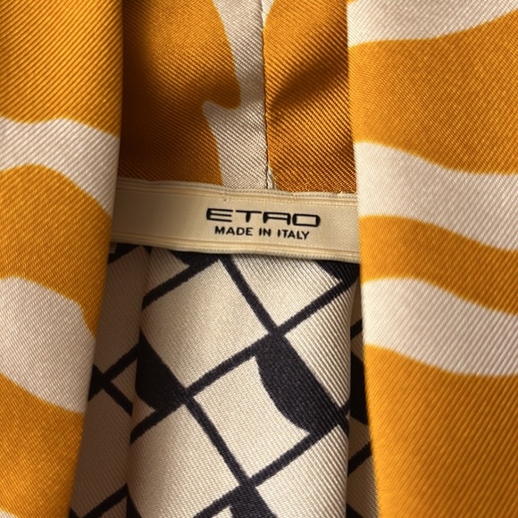 Printed Etro vest. It size 40. 100% silk - Picture 2 of 6